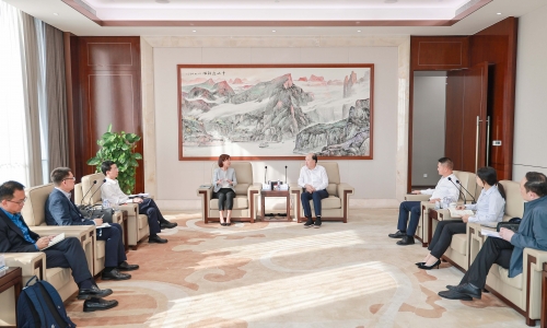 中国农业银行新加坡分行总经理郭薇莅临爱游戏全站app官方网站调研