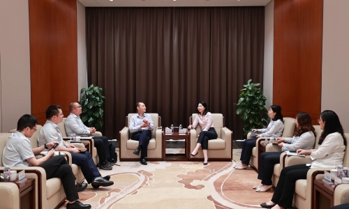 上海浦东发展银行嘉兴分行行长张辉莅临爱游戏全站app官方网站调研交流
