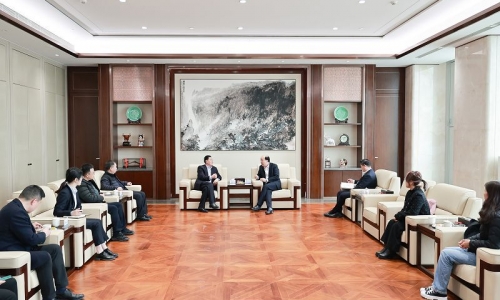 新疆中泰集团党委副书记、总经理边德运一行到访爱游戏全站app官方网站